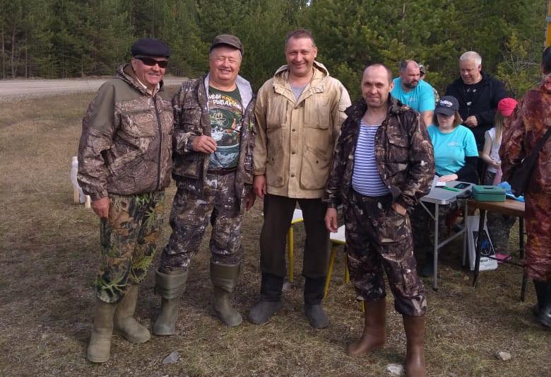 Североуралец Сергей Подколзин отобрал победу у карпинцев в турнире рыбаков
