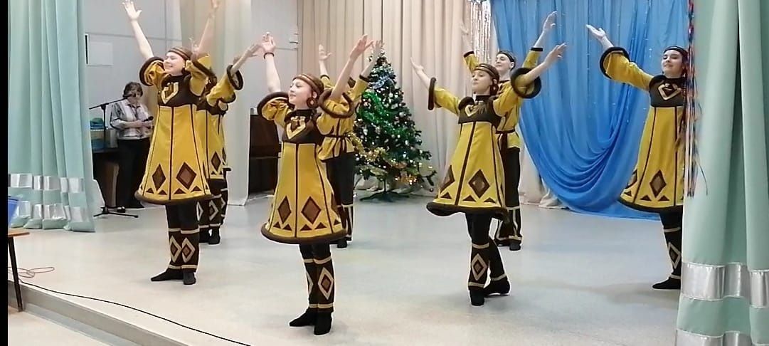 20 декабря артисты ДК “Современник” выступили в ПНИ с предновогодней программой “Эта зимушка зима”