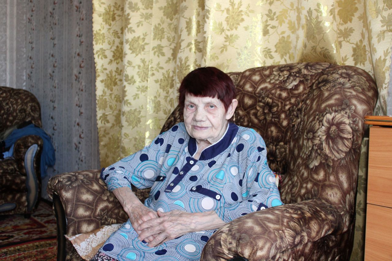 85-летняя юбилярша: “Счастливой жизни не было. Четверых детей подняла, на трех работах работала”