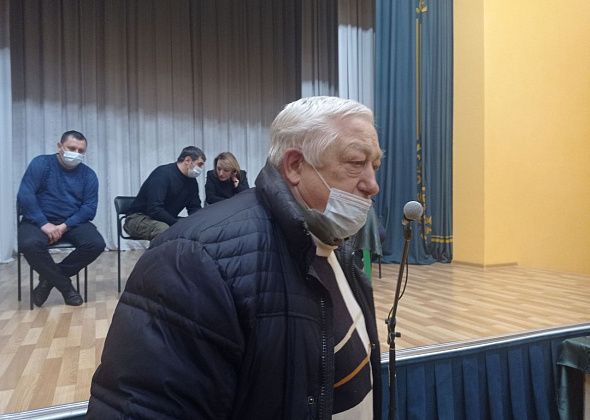 Черемуховский пенсионер: Горок нет, дети катаются на самодельных и попадают под транспорт. А обвиняют во всем мать!