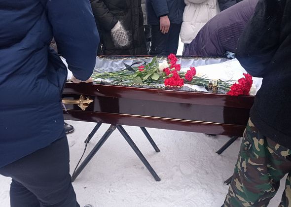 В Черемухово простились с трагически погибшим Артемом Гильмутдиновым. Ритуалка увязла в снегу
