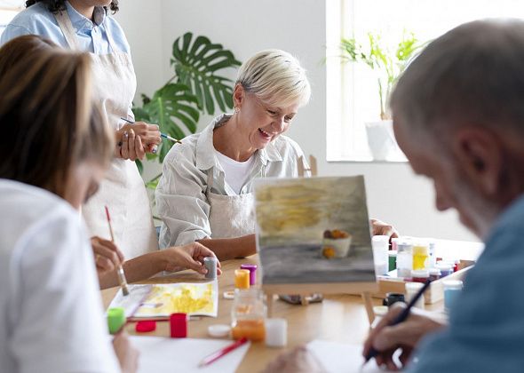 ЦВР приглашает неработающих пенсионеров на мастер-классы по рисованию, шитью и другие