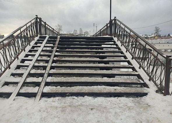 Североуральцы просят следить за пешеходным мостом через Колонгу