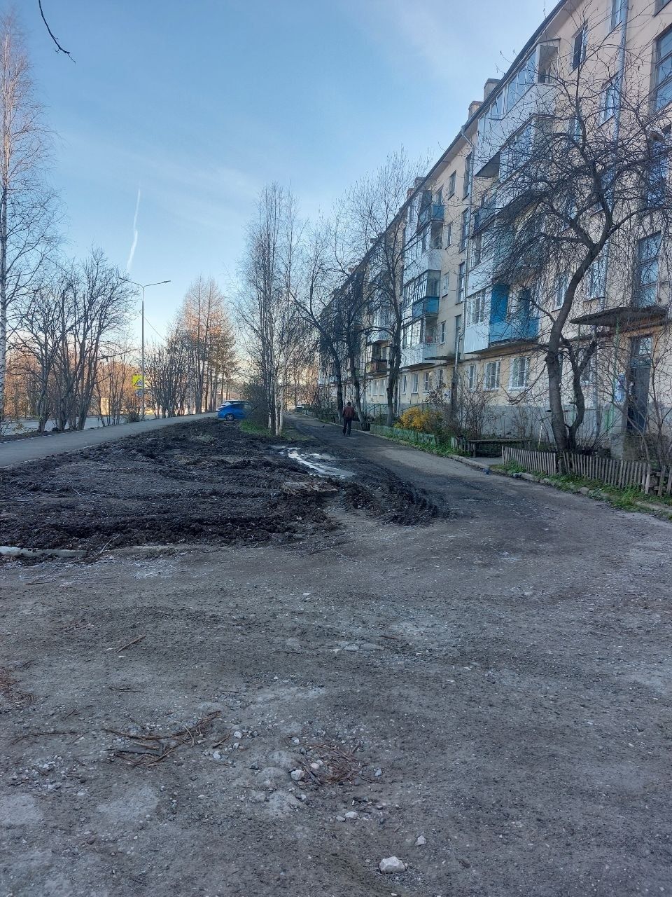 Ремонт дороги. Парковку на Свердлова, 40 разворотили, съезд у девятиэтажки не сделали