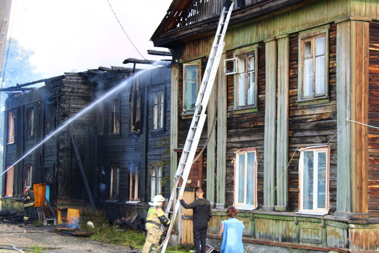 В Третьем Северном горел 12-квартирный дом. Пожарные приехали без воды? |  Новости | ПроСевероуральск.ру