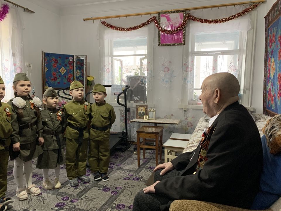 Малыши в гостях у ветерана войны