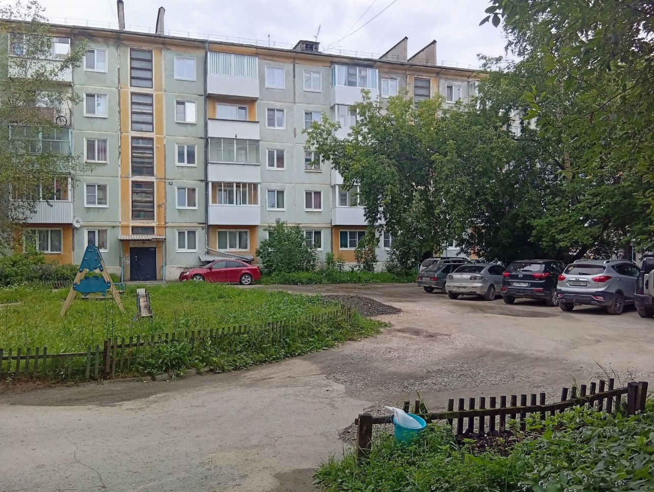 Пенсионерки жалуются: в стационар не попасть, остановки нет, в “кабельное” не дозвониться