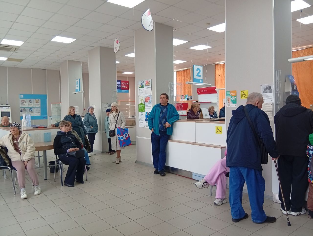 30 сентября. Почта на Ватутина закрыта. На центральной - толпа народу