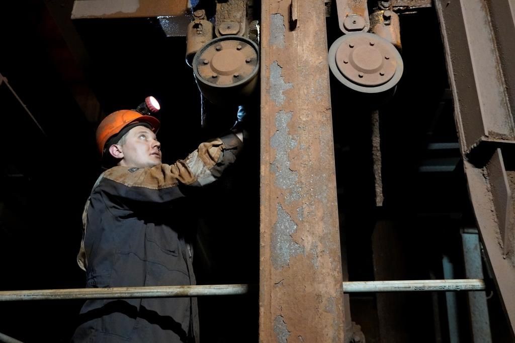 Работники филиала «Инжиниринг Строительство Обслуживание» усовершенствовали перекрытия для проведения плановых и профилактических работ в стволе шахты «Черемуховская»