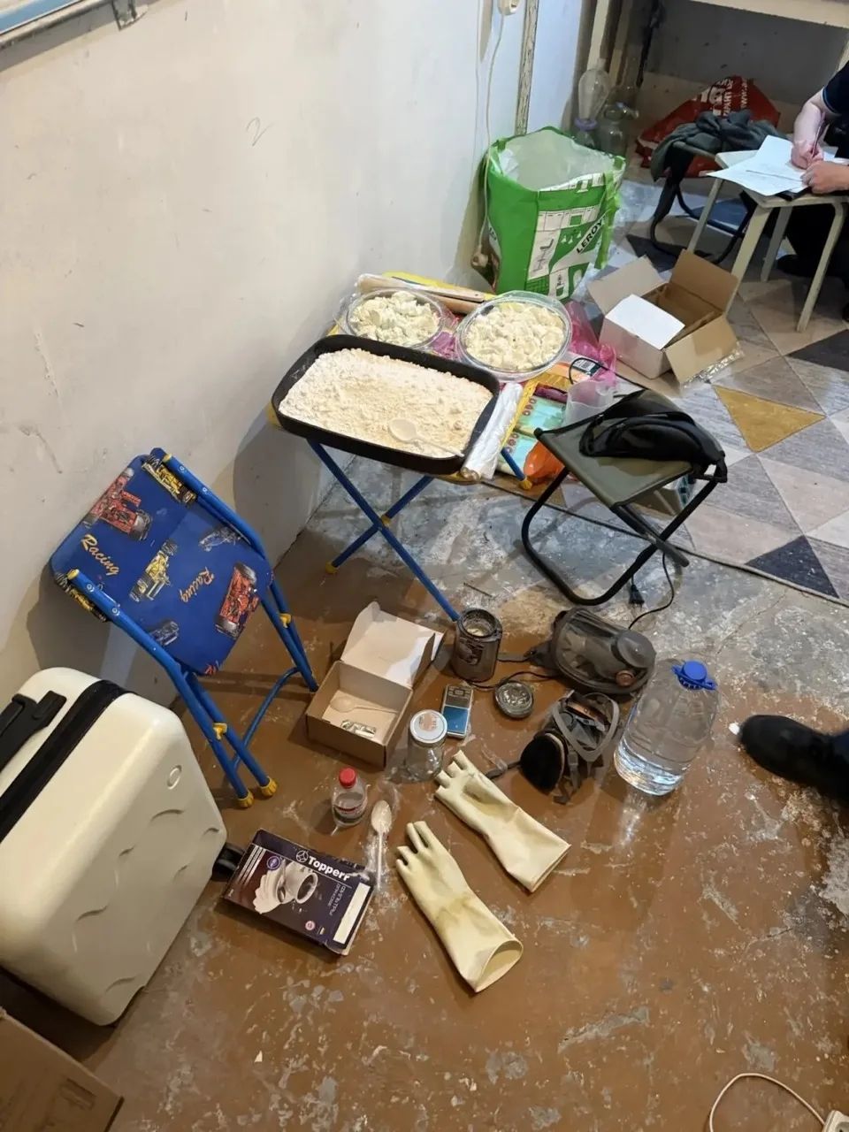 Почти два килограмма мефедрона нашли на балконе у 29-летнего североуральца