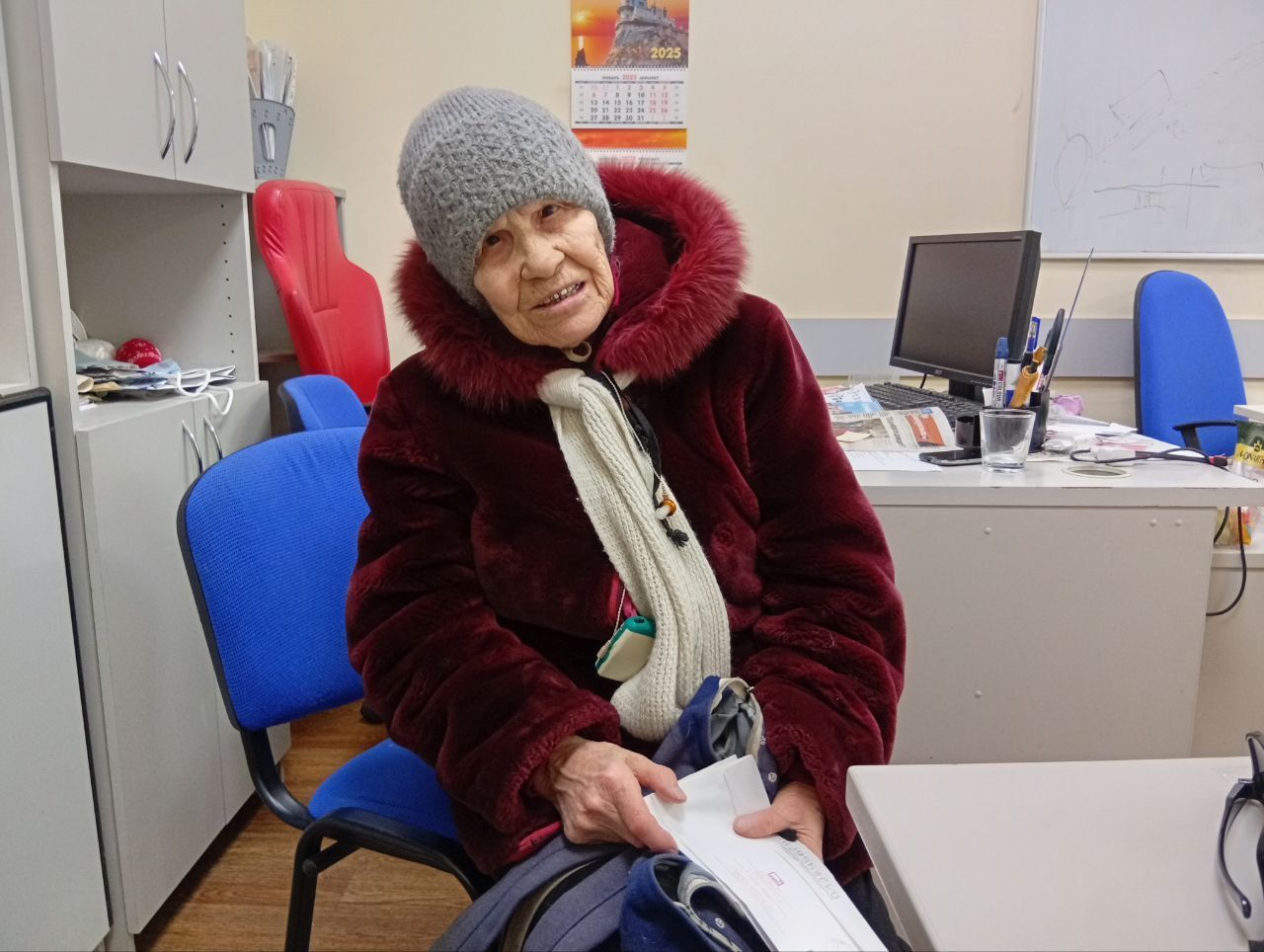 88-летняя жительница общежития: “Соседка громко включает музыку. Я стучу ей по стояку”