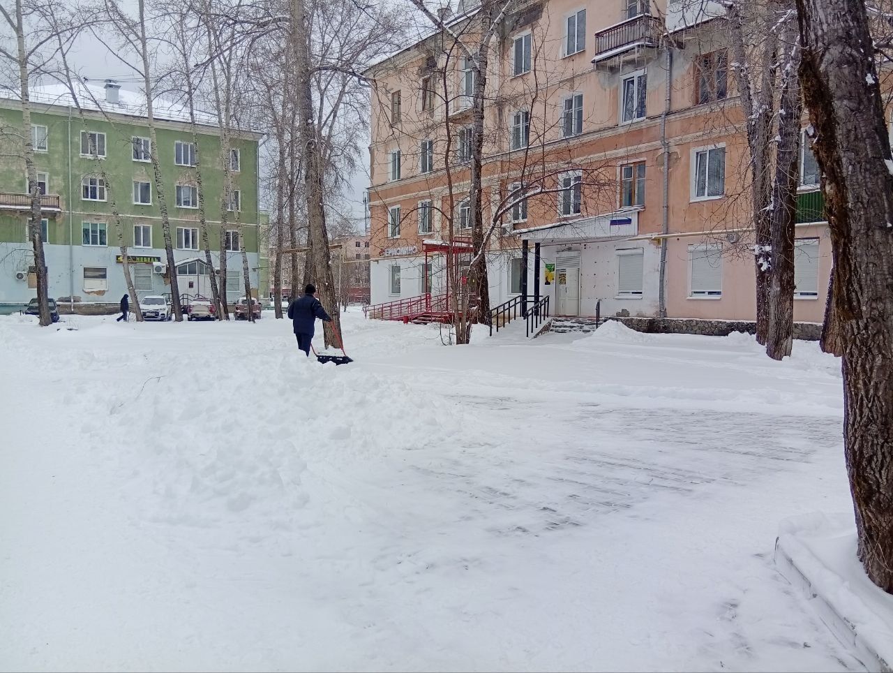 Стихи, Валерий Костин: "Жаль, что весна в сугробах тонет своей сестры неуязвимой"