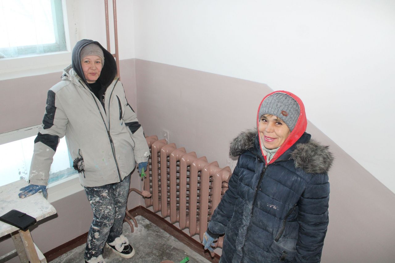 Косметического ремонта в подъезде пятиэтажки ждали 20 лет. Дождались, довольны!