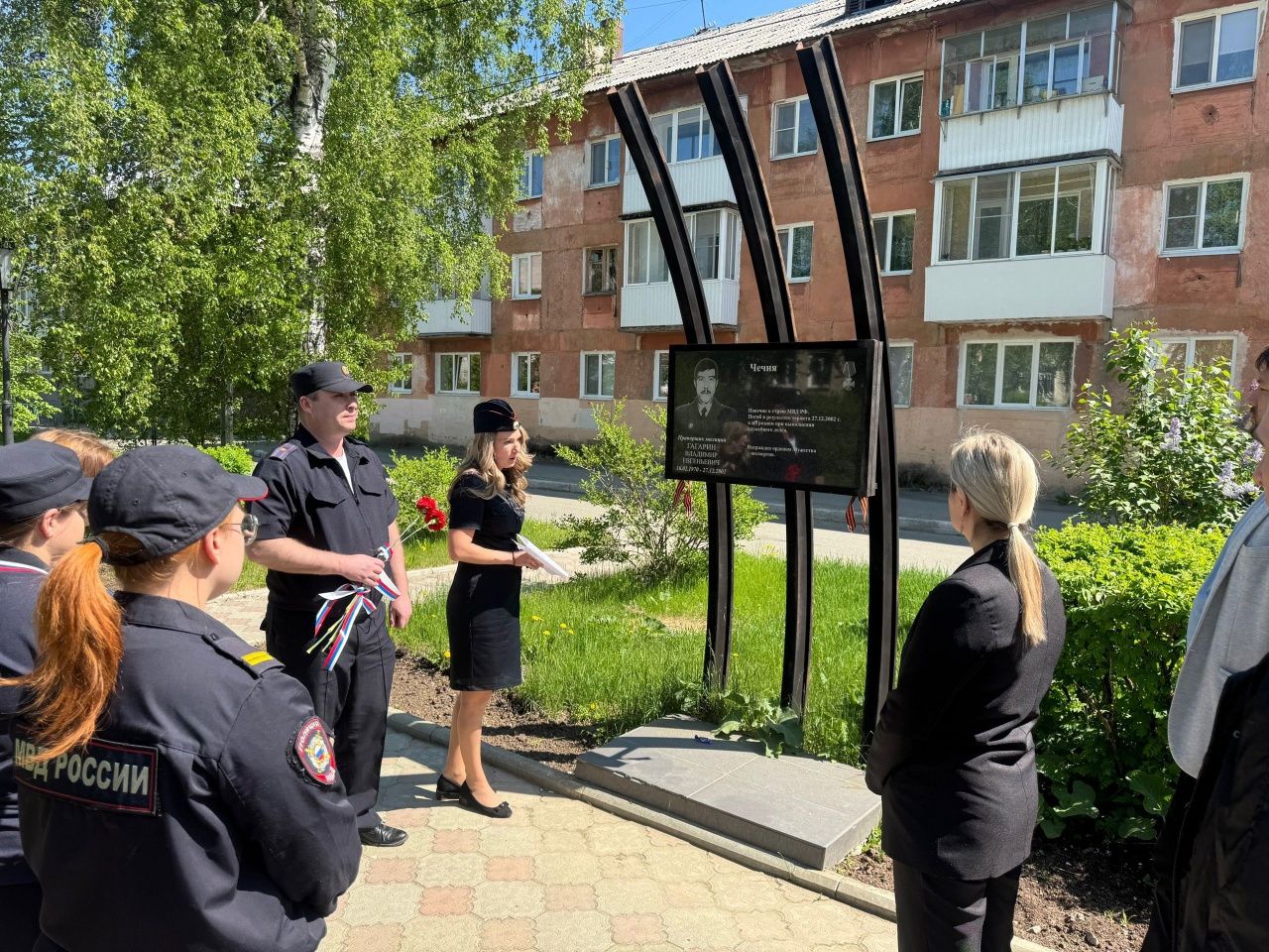 Североуральские полицейские почтили память коллег, погибших при исполнении