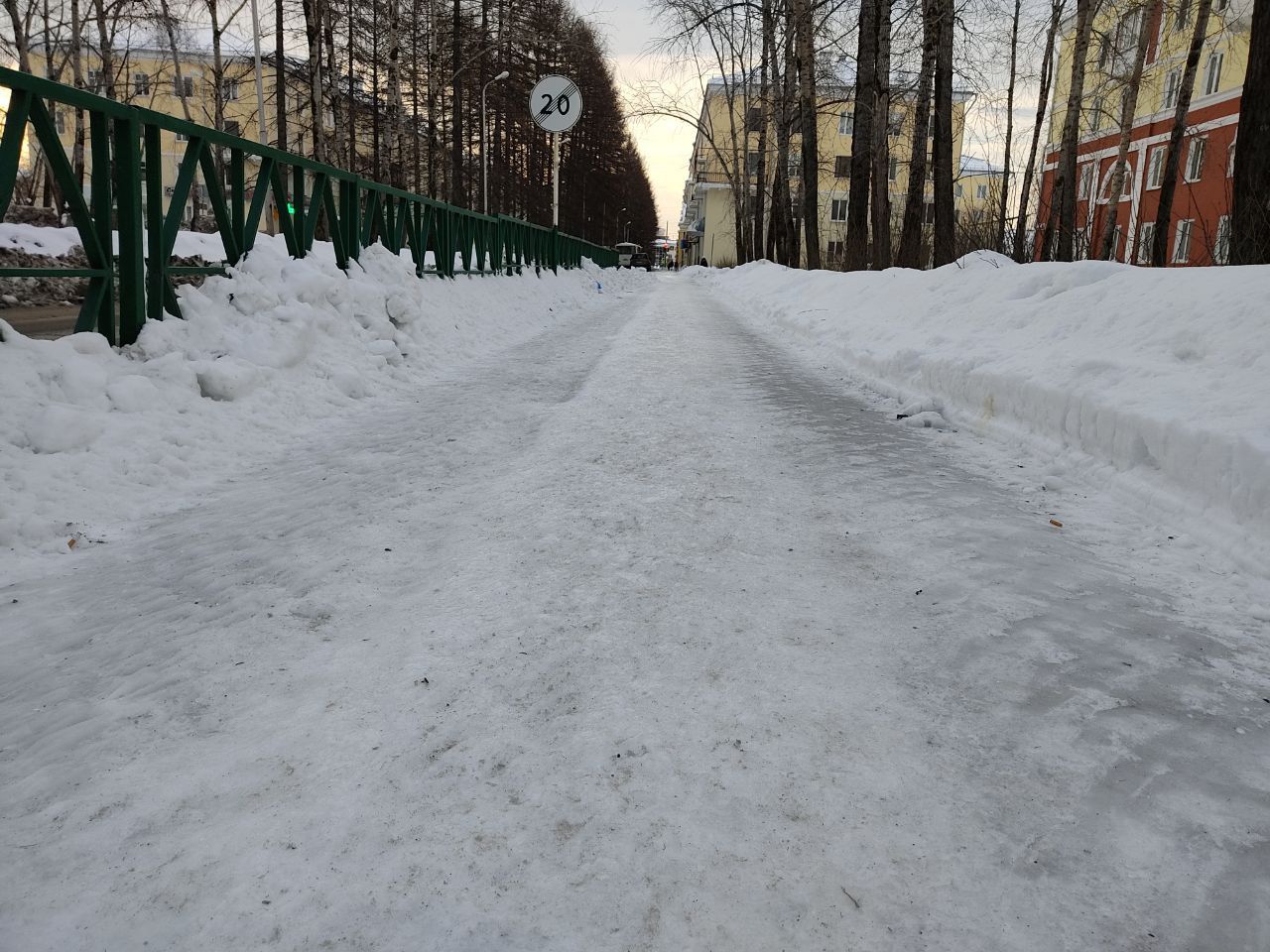 Североуральцы: Осадков нет — техника асфальт скребет. Появилась работа —  все запропастились | Новости | ПроСевероуральск.ру