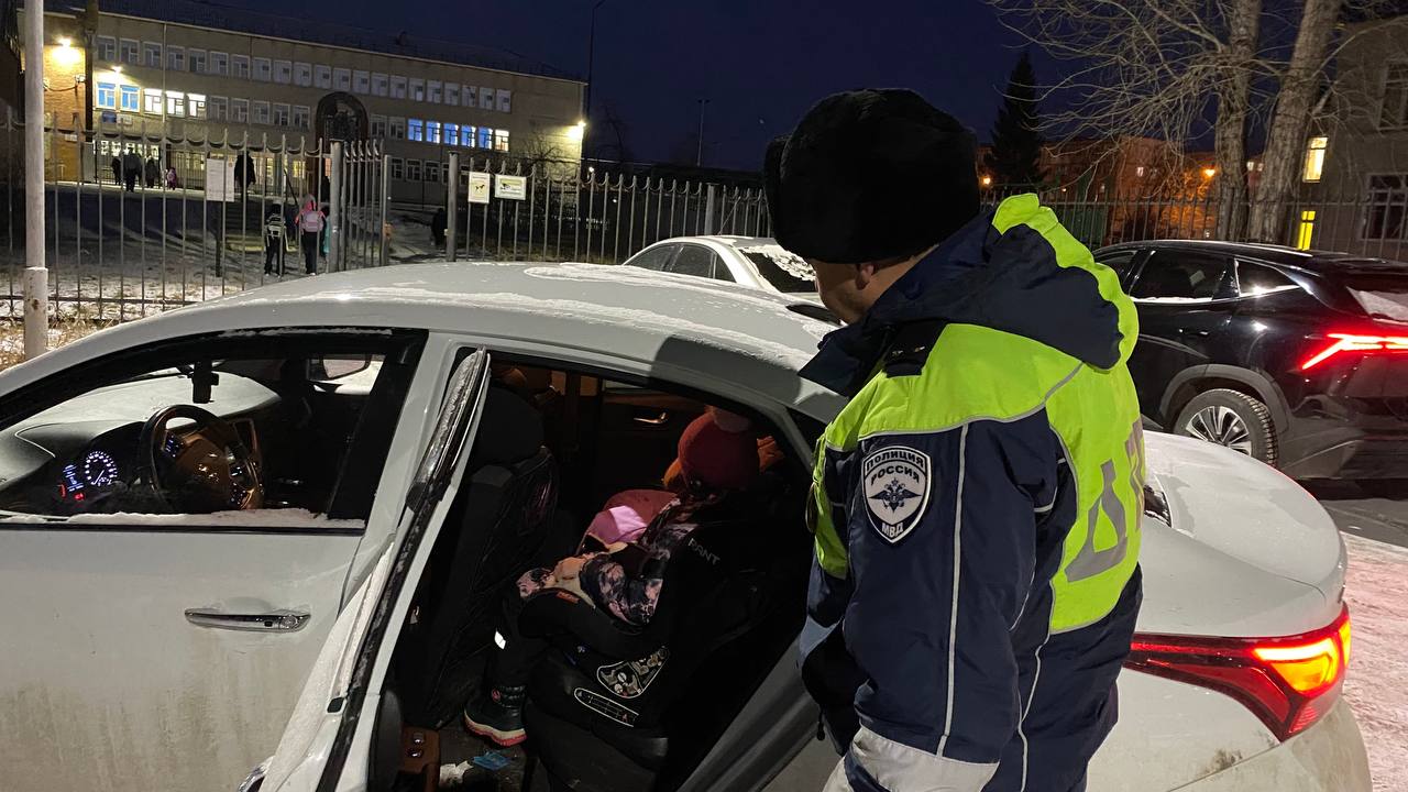 Профилактическое мероприятие "Ребенок-пассажир" провели сотрудники Госавтоинспекции Североуральска