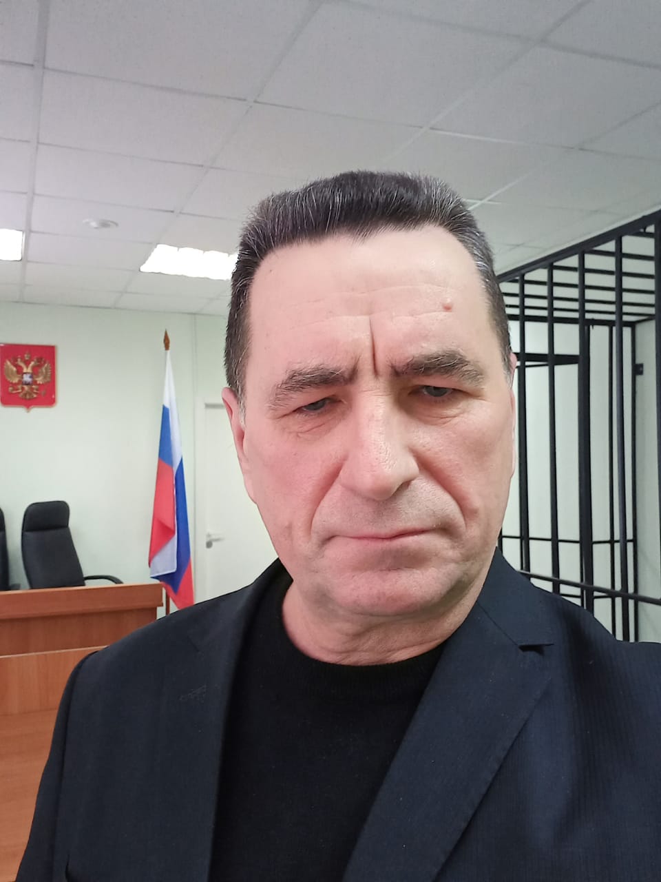 “Политические репрессии на фоне пандемии”... Суд прекратил дело в отношении депутата Думы Североуральска, который был на заседании без маски