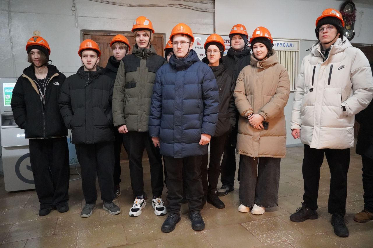 Школьники технического класса поднялись на копер шахты «Черемуховская-Глубокая»