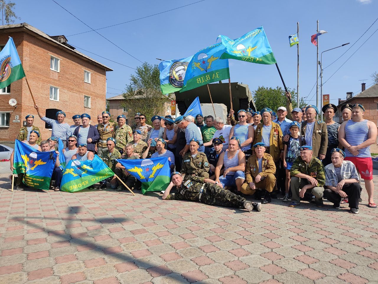 Десантники отпраздновали День ВДВ — торжественно и душевно. Память погибших  товарищей почтили минутой молчания | Новости | ПроСевероуральск.ру