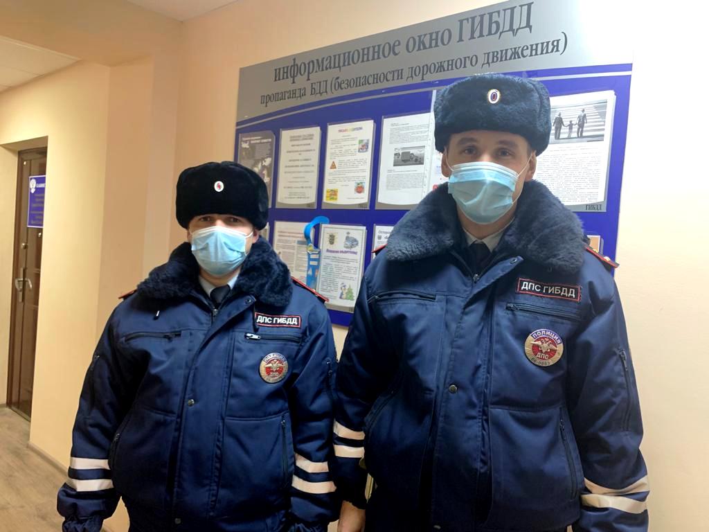 Североуральские полицейские в трескучий мороз разыскали и спасли заблудившегося в лесу мужчину