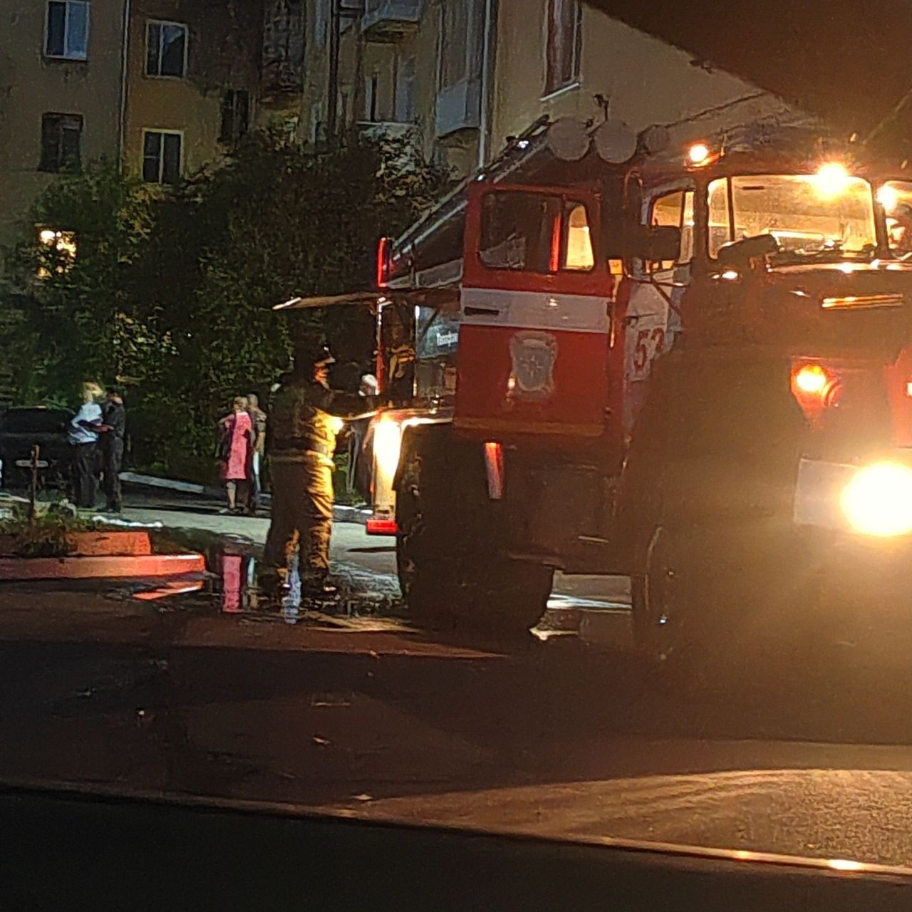 В ночь на 14 июля во дворе на улице Ленина, 22 сгорела иномарка