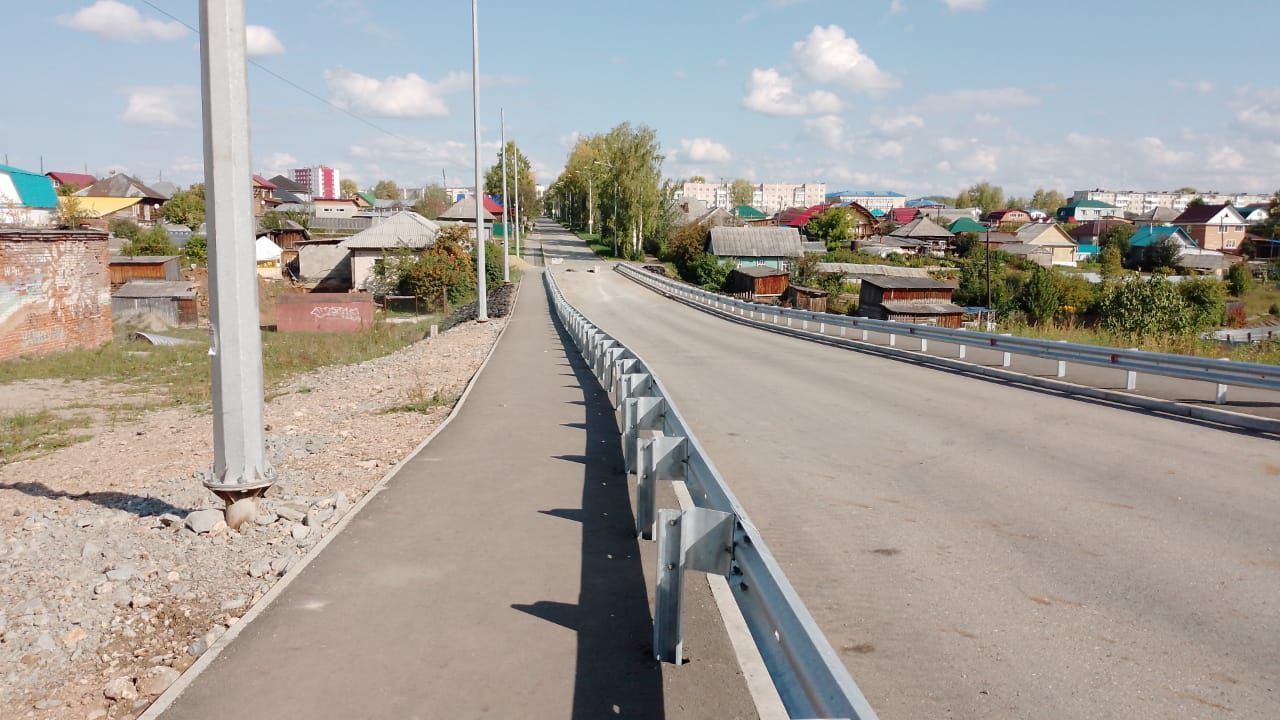 Жительница Североуральска просит сделать пешеходное ограждение на мосту  более высоким | Новости | ПроСевероуральск.ру