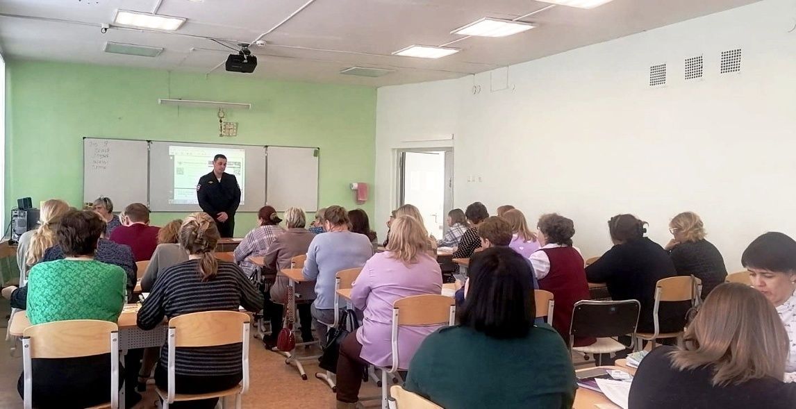 Полиция провела профилактические беседы с педагогами поселковых школ