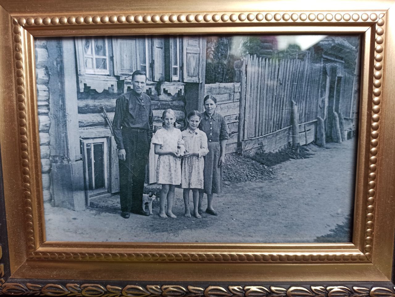 «Дом с видом на Исеть, танки на понтонном мосту, журнал «Кулинария», тетя Поля из Донбасса»