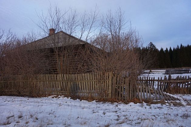 Дом в Покровске-Уральском, в котором прописаны ребята-сироты, признали аварийным