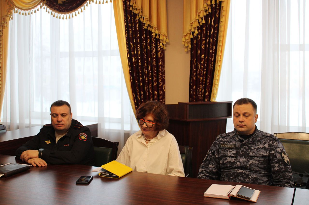 На 158 безработных - 1075 вакансий. Предприятия вновь оформляют заявки на мигрантов