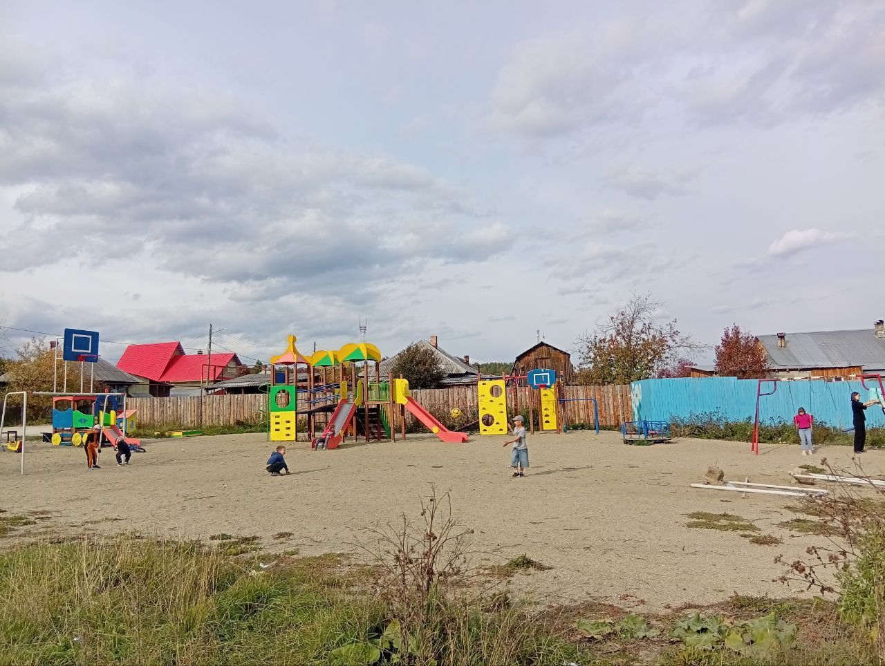 Североуральцы просят оборудовать пляж на пруду и детские площадки на Южном