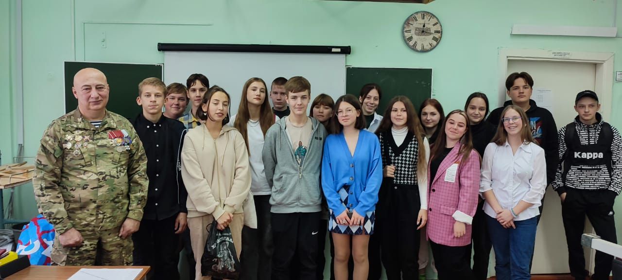 Ветеран МВД Североуральска рассказал школьникам о терроризме