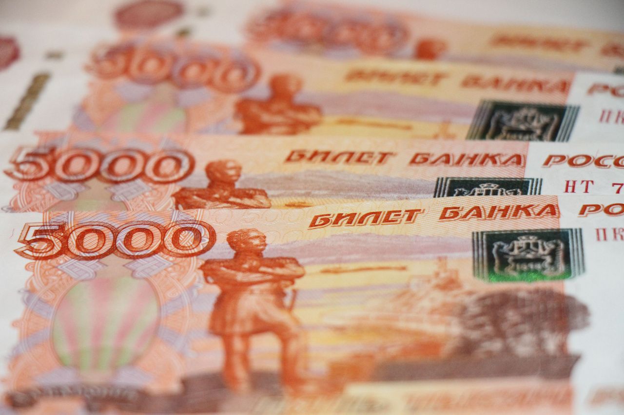 Средняя зарплата в администрации - 69 тысяч рублей, у других муниципалов - 50 тысяч рублей