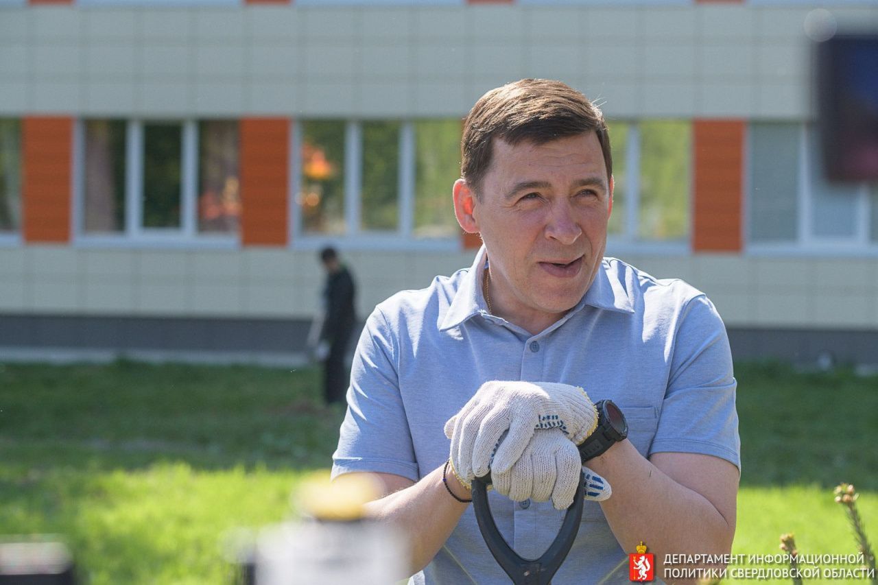 Губернатор принял участие в субботнике на территории Детской городской клинической больницы №9