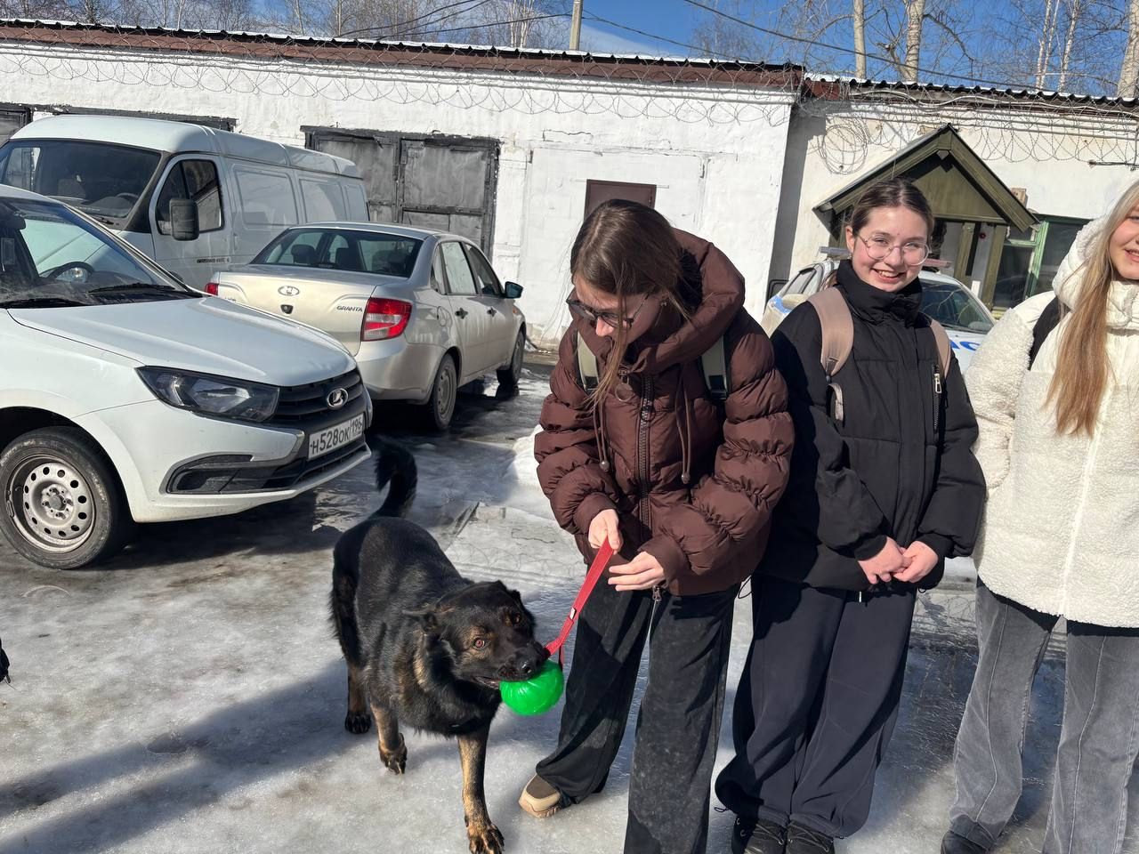 Будь в форме: полицейские Североуральска провели экскурсию для школьников