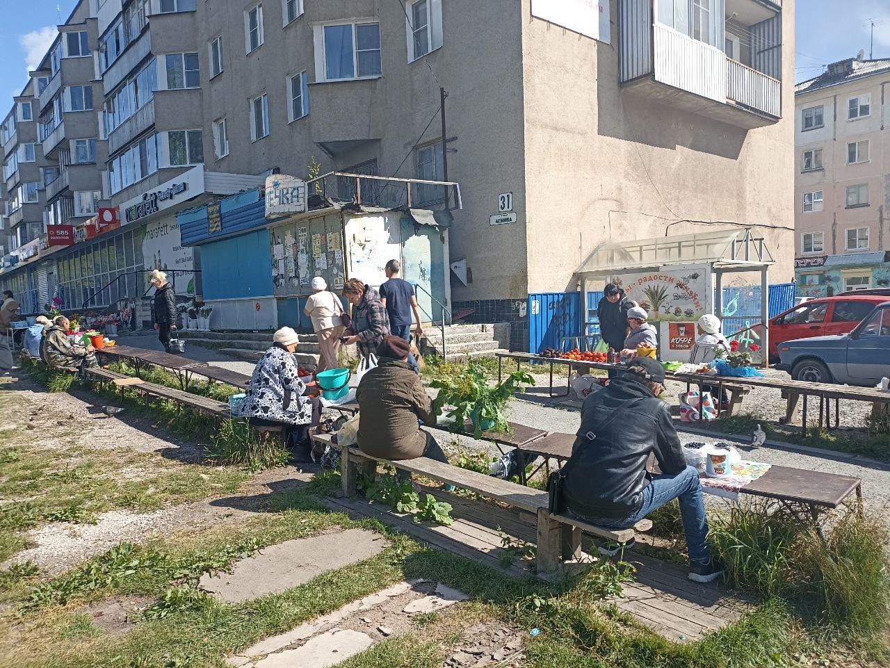 Мини-рынок у универсама просят оборудовать. В планах администрации это мероприятие есть