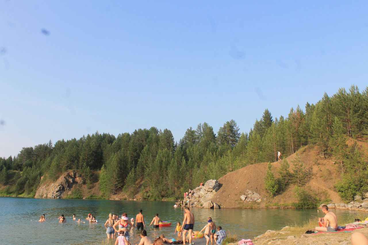 В Кальинском тепло, но грязно, на карьере Карпинска вода не прогрелась. А вы где купаетесь?
