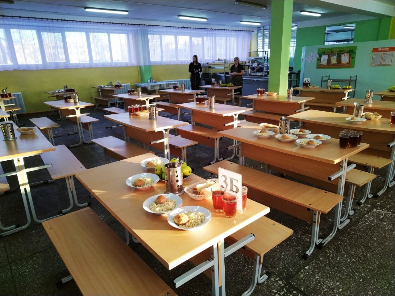 Сотрудники школьных пищеблоков сдали анализы на рота- и норовирусы. Столовые работают в штатном режиме