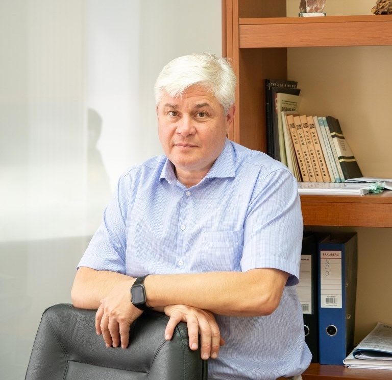 Виталий Матвеев поздравляет женщин с 8 Марта  