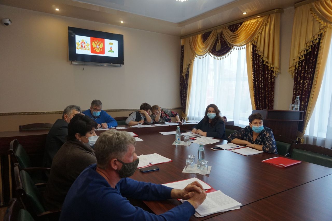 13 кандидатов на два депутатских места уже зарегистрированы. Выбор за горожанами