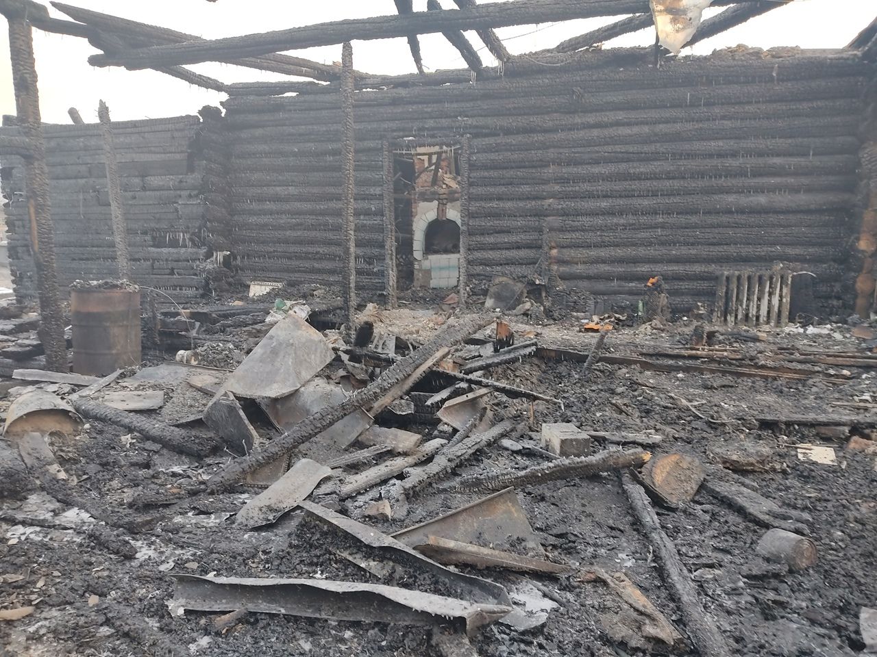Трагедия в Калье: при пожаре погибли бабушка и внук