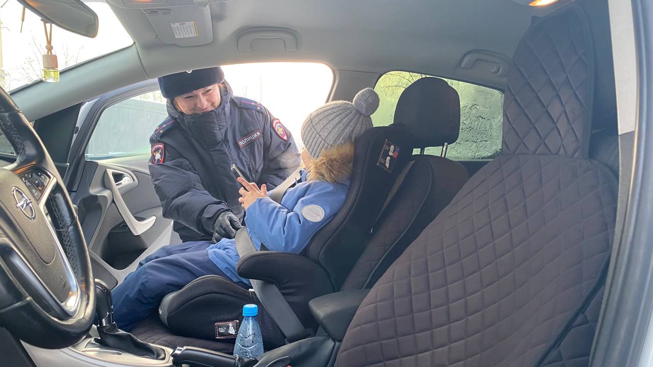 Сотрудники Госавтоинспекции проверили соблюдение правил перевозки детей: нарушителей нет