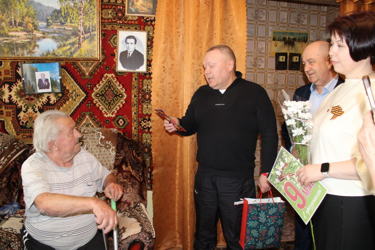 Черемуховцев Михаила Амелина, Миналче Байдимирову, Зою Зеликман навестили представители власти