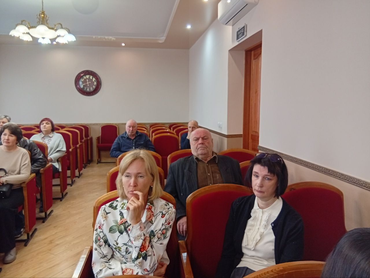 Наступил на ржавый гвоздь. Был поражен вежливости, культуре и профессионализму в приемном покое