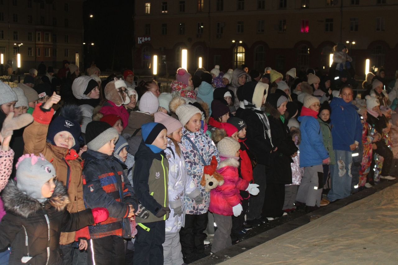 Детям подарили праздник в честь дня рождения Деда Мороза (фото)