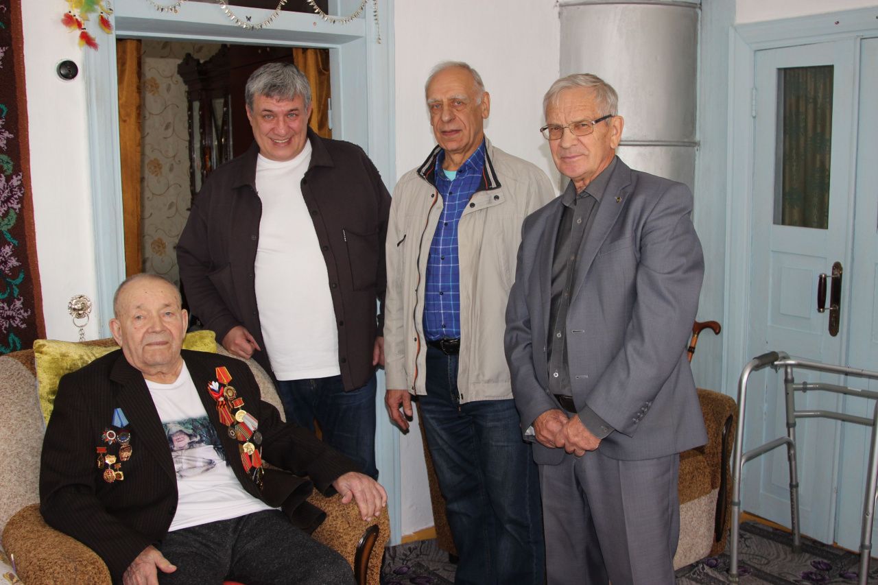 СУБР поздравил ﻿ветерана Великой Отечественной войны Леонида Хариенко с 97-летием
