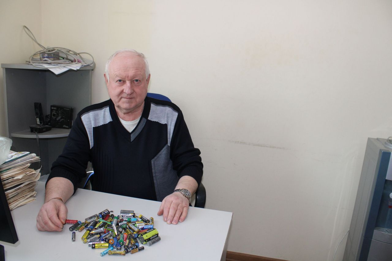 Краевед Геннадий Патрахаев обеспокоен тем, что в нашем городе негде сдать батарейки и аккумуляторы