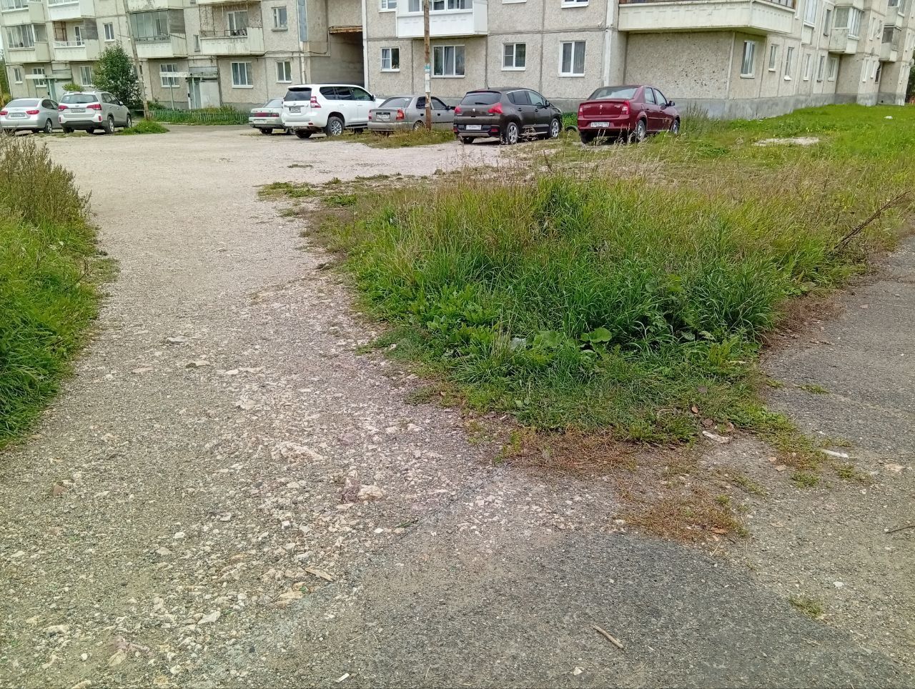 На Маяковского нет освещения. 70-летняя женщина упала, разбила колени 