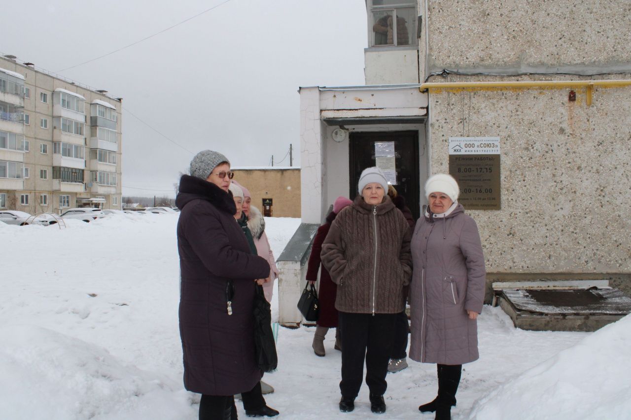 “Мать Героя России ходит по болоту”, софинансирование благоустройства двора людям не по зубам