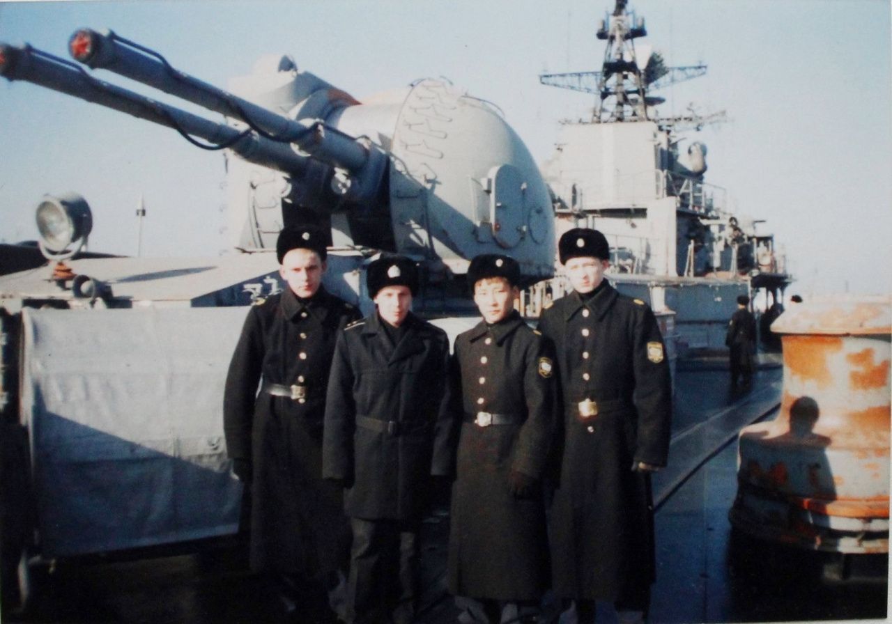 Сегодня - День военно-морского флота России. "В армии я впервые увидел море"